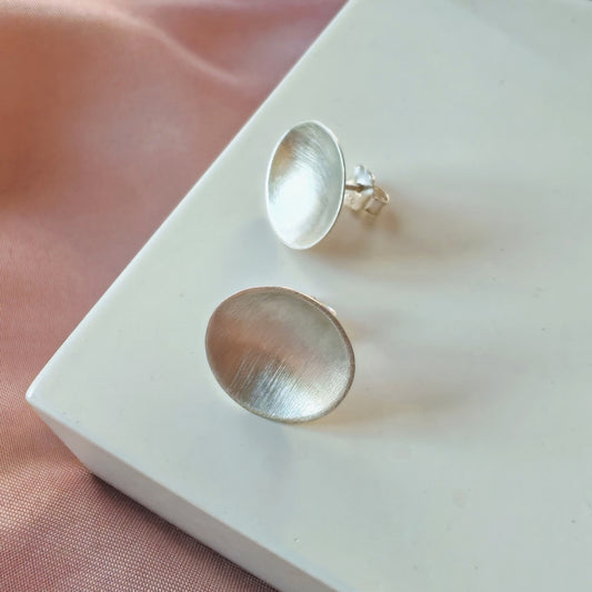 Brincos de prata: Duas Formas, Uma Estrutura