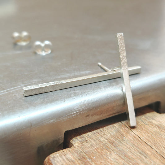 Brincos de prata: Duas Formas, Uma Estrutura